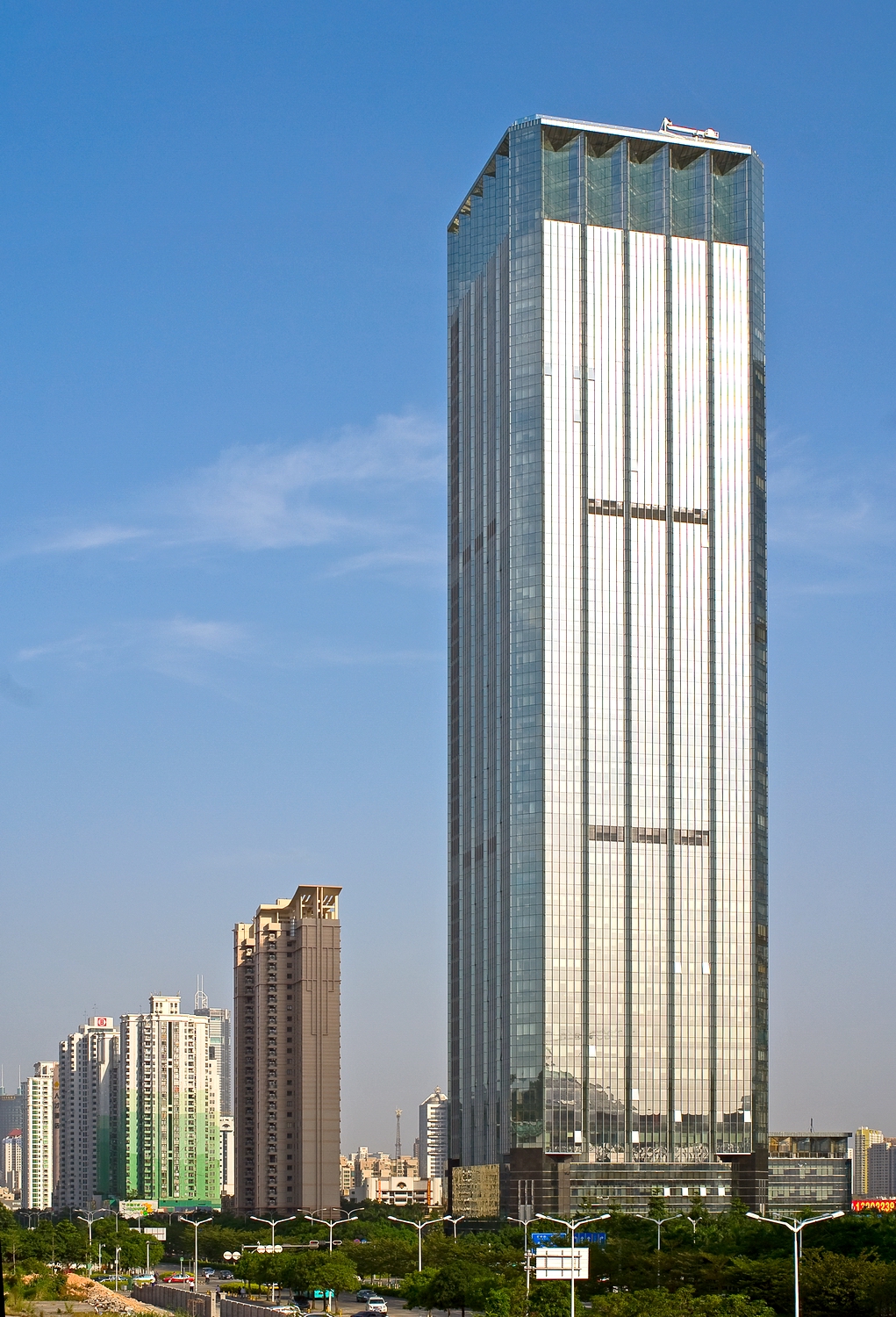 15-深圳榮超經(jīng)貿(mào)中心（2010年度魯班獎(jiǎng)，48層-206米-115247㎡）.jpg